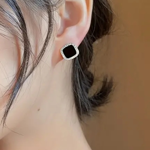 NEW Sparkling Black & Crystal Geometric Square Stud Earrings -Lovely Classy GIFT - Picture 5 of 7